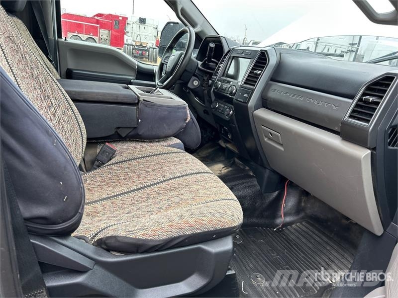 Ford F-350 XLT 4x4 Crew Cab Pickup أخرى