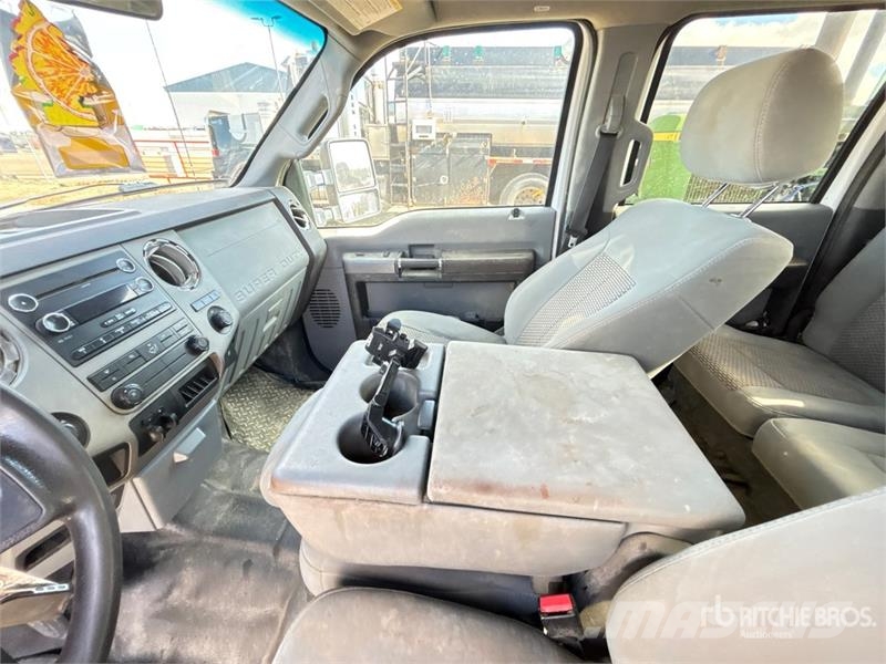 Ford F-350 XLT 4x4 Crew Cab Pickup Drugi