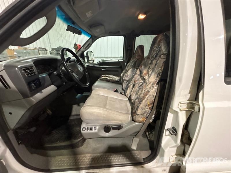 Ford F-350 XLT 4x4 Crew Cab Pickup Інше
