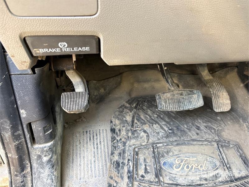Ford F-350 XLT 4x4 Crew Cab Pickup Ostalo