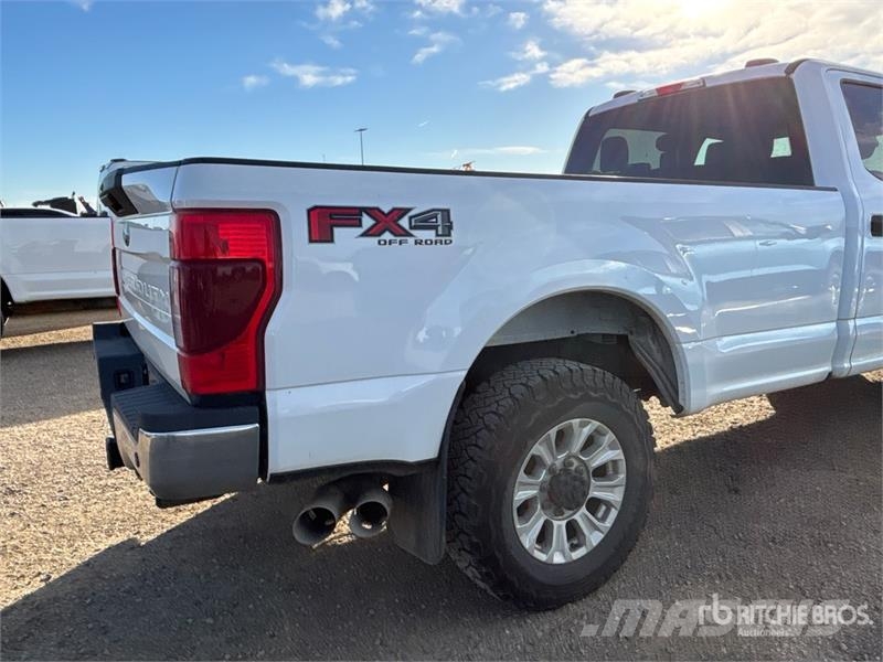 Ford F-350 XLT 4x4 Crew Cab Pickup Ostalo