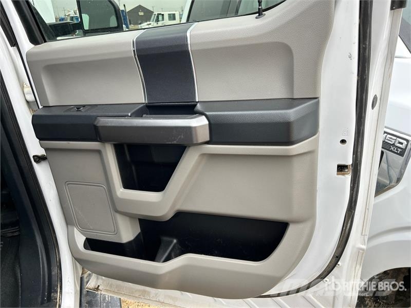 Ford F-350 XLT 4x4 Crew Cab Pickup أخرى