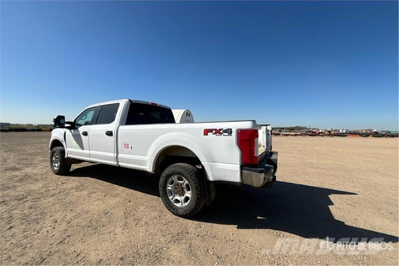 Ford F-350 XLT 4x4 Crew Cab Pickup Прочие фургоны