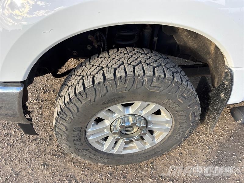 Ford F-350 XLT 4x4 Crew Cab Pickup Other