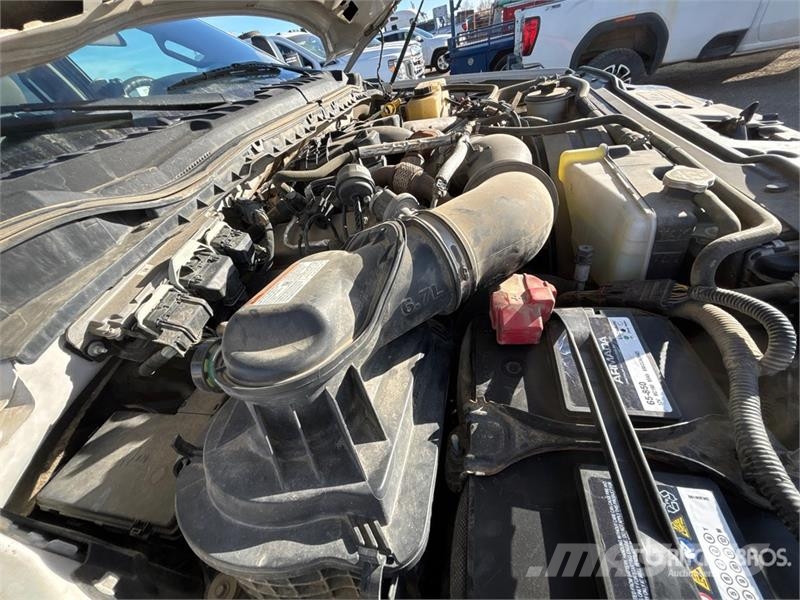 Ford F-350 XLT 4x4 Crew Cab Pickup Ostalo