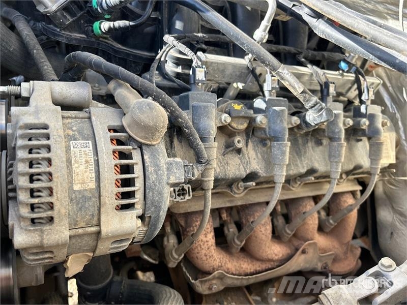 Ford F-350 XLT 4x4 Crew Cab Pickup أخرى