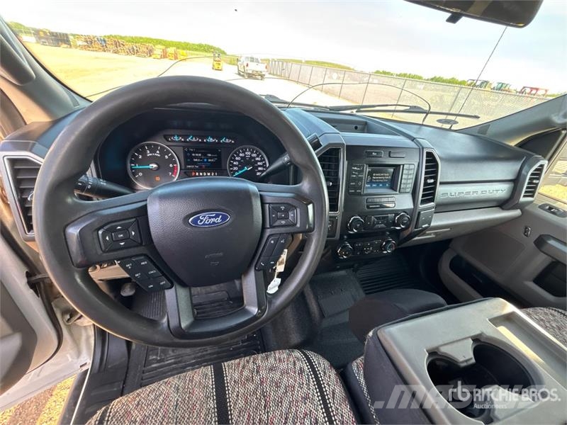 Ford F-350 XLT 4x4 Crew Cab Pickup Anders