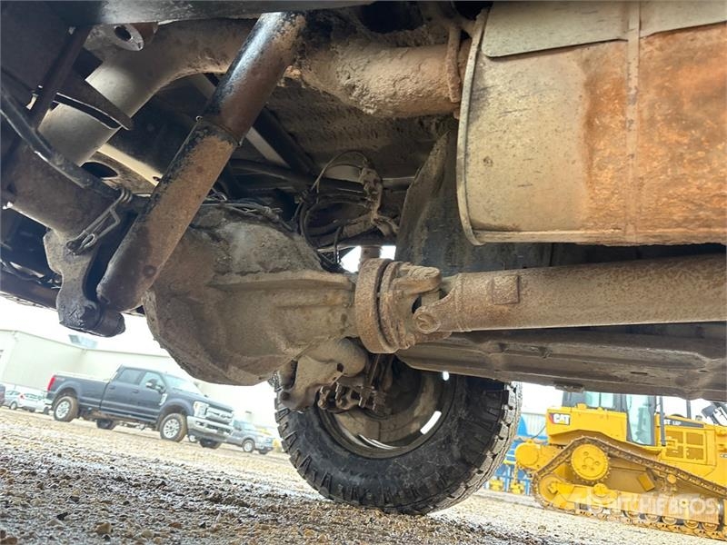 Ford F-350 XLT 4x4 Crew Cab Pickup Ostalo