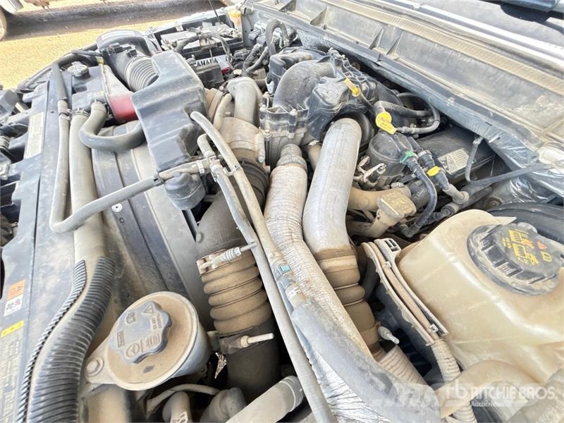 Ford F-350 XLT 4x4 Crew Cab Pickup Drugi