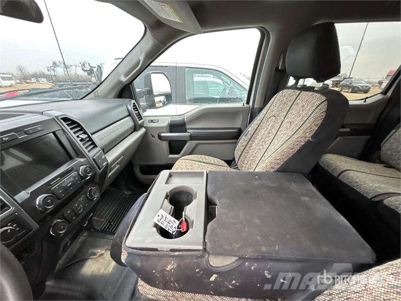 Ford F-350 XLT 4x4 Crew Cab Pickup أخرى