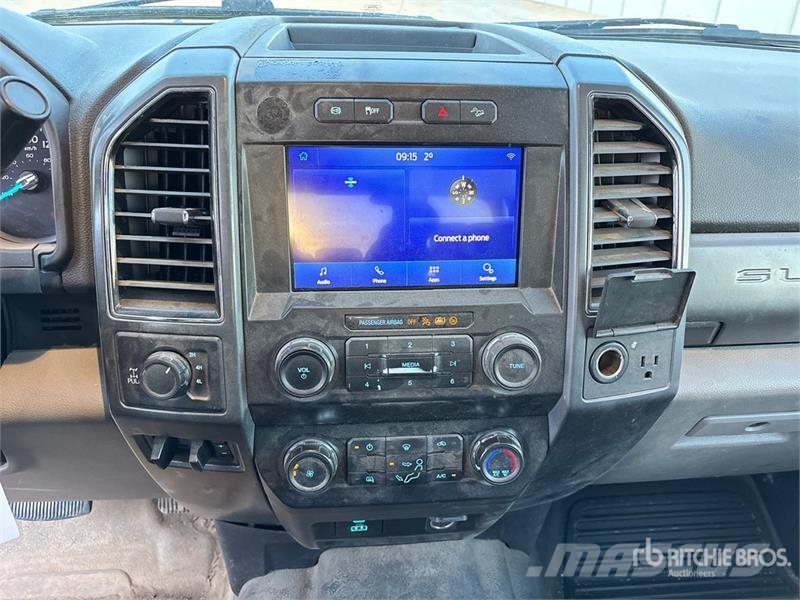Ford F-350 XLT 4x4 Crew Cab Pickup Ostalo
