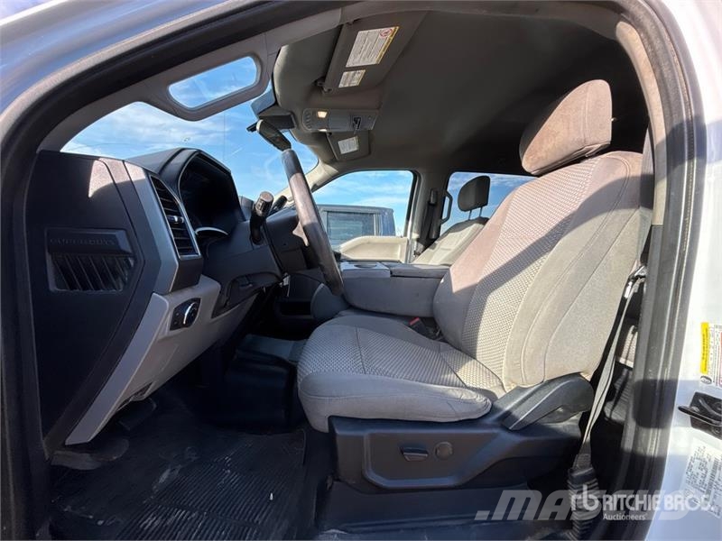 Ford F-350 XLT 4x4 Crew Cab Pickup Ostalo