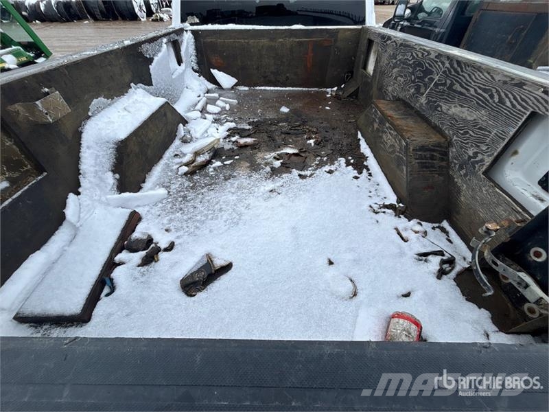 Ford F-350 XLT 4x4 Crew Cab Pickup (Inoperable) Muu
