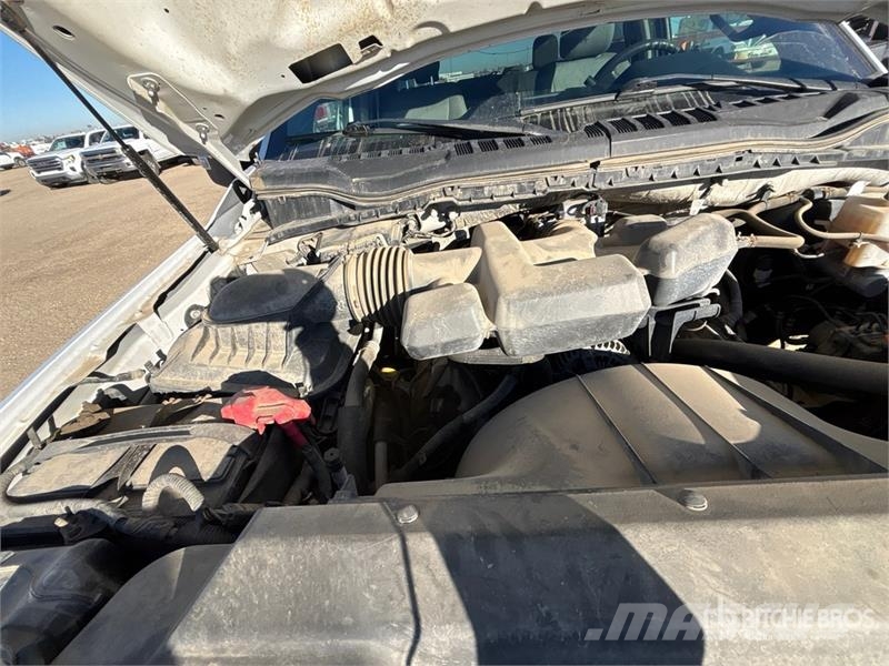 Ford F-350 XLT 4x4 Crew Cab Pickup Ostalo