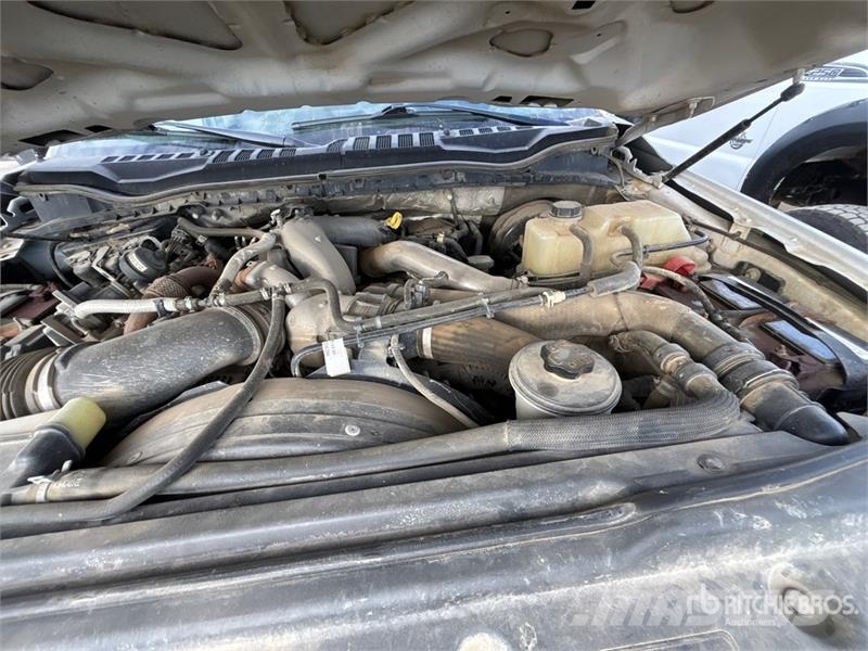 Ford F-350 XLT 4x4 Crew Cab Pickup Ostalo