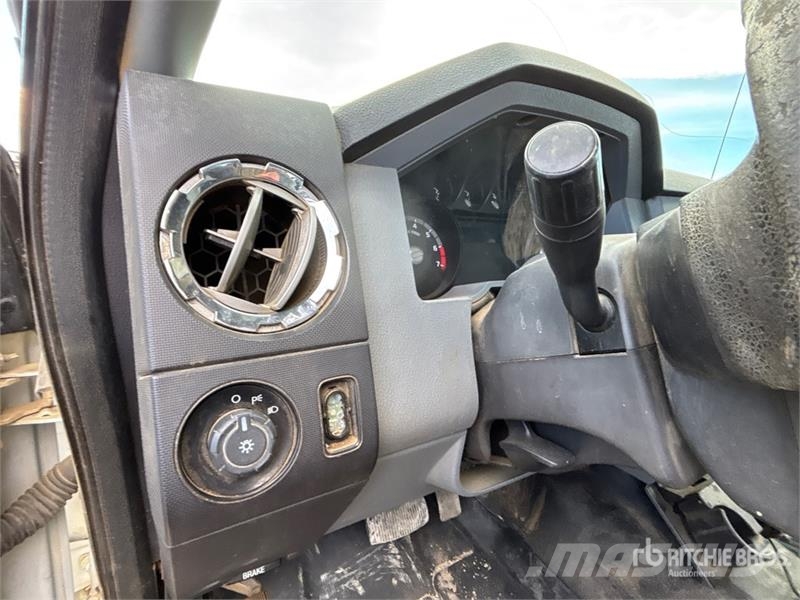 Ford F-350 XLT 4x4 Crew Cab Pickup 其他