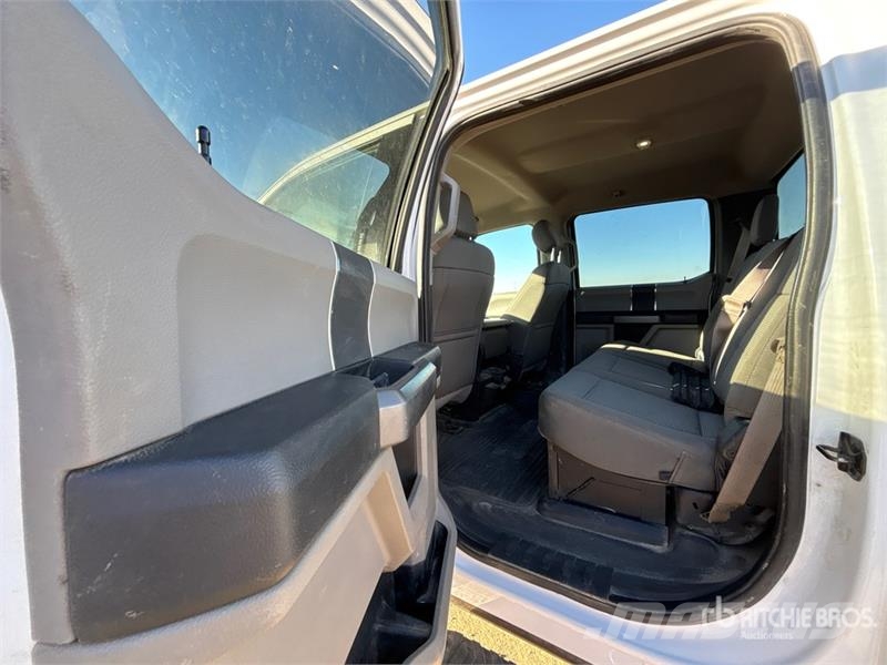 Ford F-350 XLT 4x4 Crew Cab Pickup Ostalo