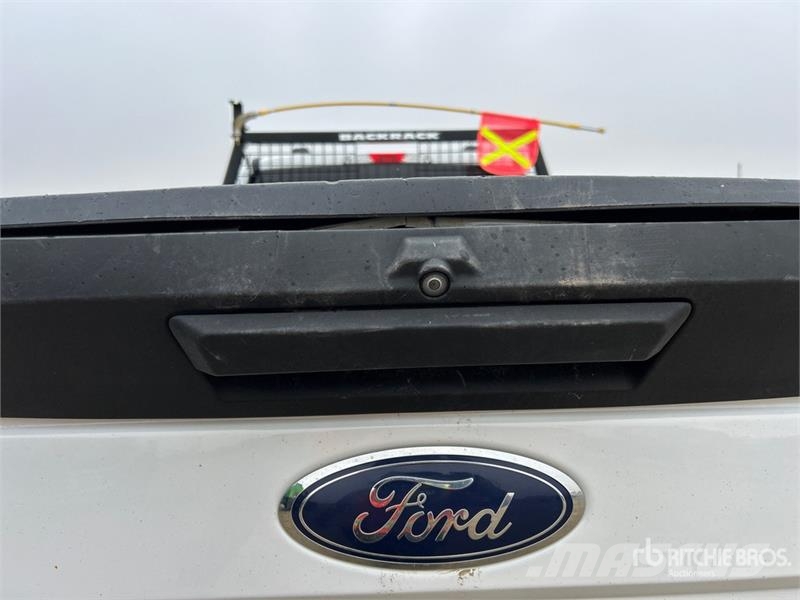 Ford F-350 XLT 4x4 Crew Cab Pickup أخرى