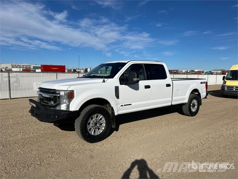 Ford F-350 XLT 4x4 Crew Cab Pickup Drugi