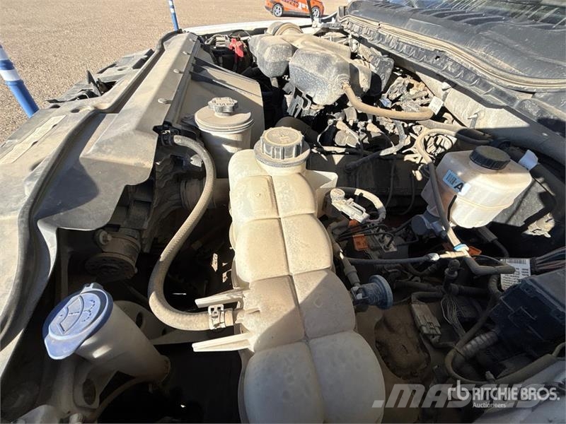 Ford F-350 XLT 4x4 Crew Cab Pickup Ostalo