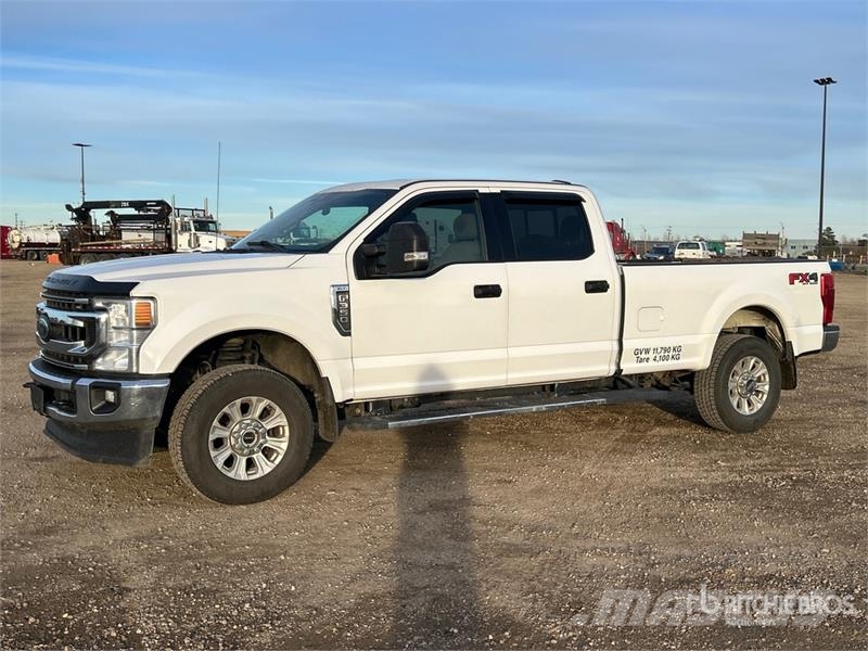 Ford F-350 XLT 4x4 Crew Cab Pickup أخرى