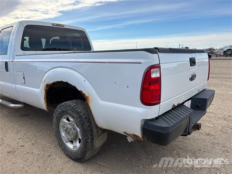 Ford F-350 XLT 4x4 Crew Cab Pickup 其他
