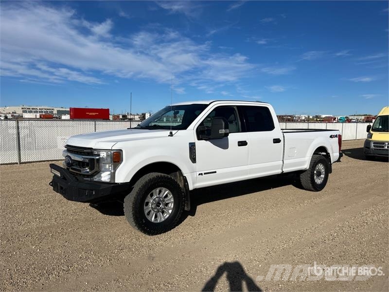 Ford F-350 XLT 4x4 Crew Cab Pickup Drugi