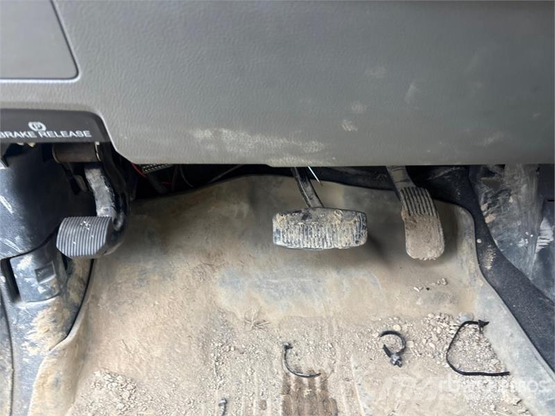 Ford F-350 XLT 4x4 Crew Cab Pickup (Inoperable) Muu