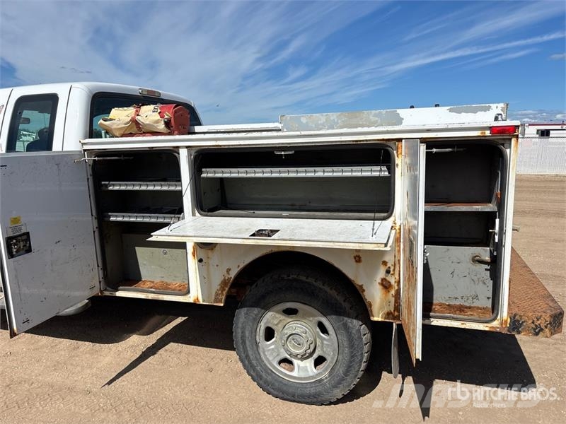 Ford F-350 XLT 4x4 Extended Cab Utility Truck Пікапи / Бічне розвантаження