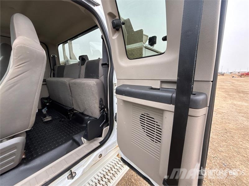 Ford F-350 XLT 4x4 Extended Cab Utility Truck Ldv/dropside