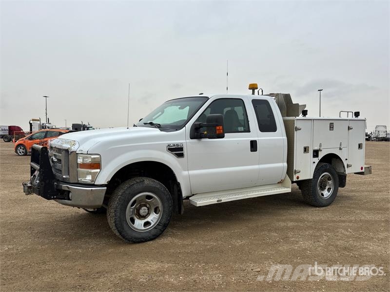 Ford F-350 XLT 4x4 Extended Cab Utility Truck Ldv/dropside