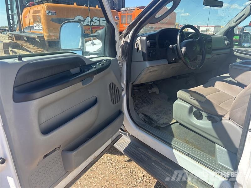 Ford F-350 XLT 4x4 Extended Cab Utility Truck Пікапи / Бічне розвантаження