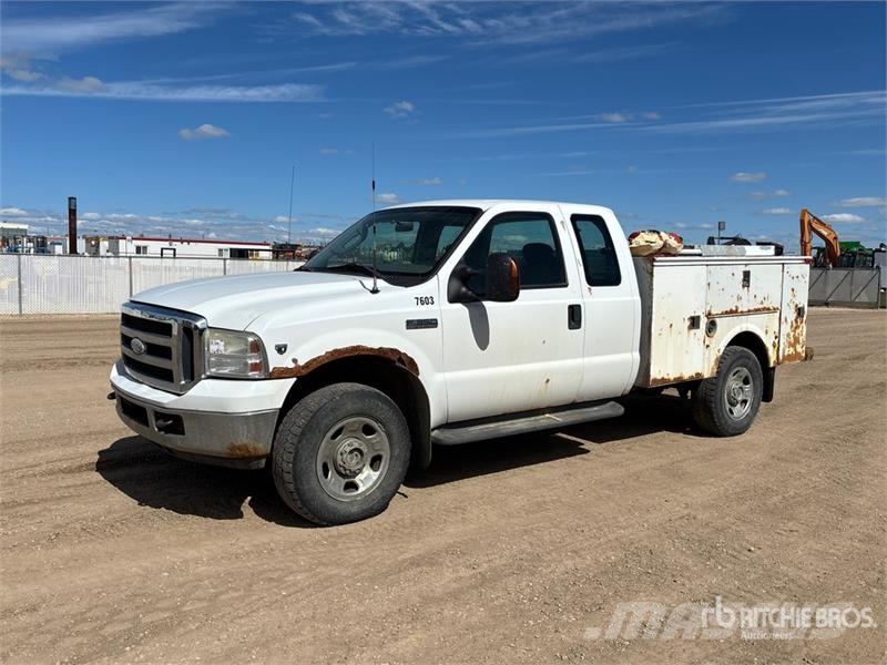 Ford F-350 XLT 4x4 Extended Cab Utility Truck Пікапи / Бічне розвантаження