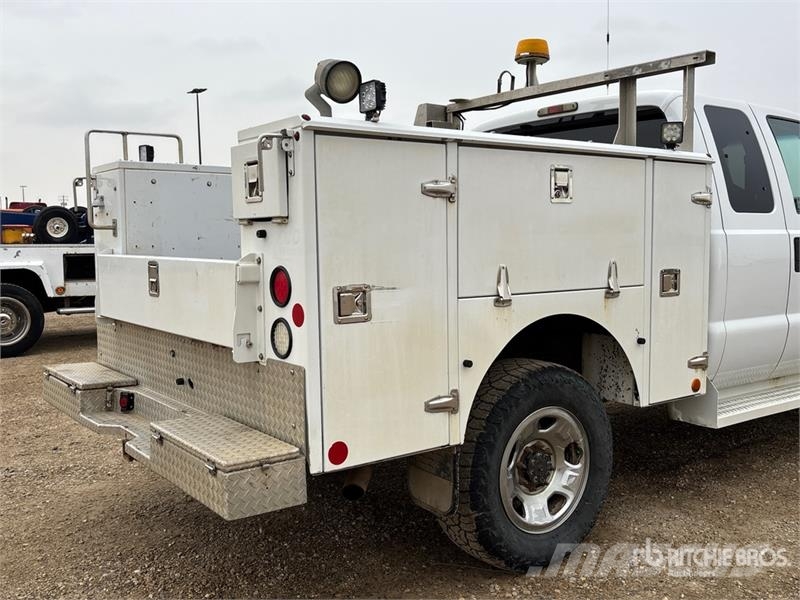 Ford F-350 XLT 4x4 Extended Cab Utility Truck Ldv/dropside