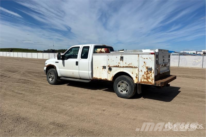 Ford F-350 XLT 4x4 Extended Cab Utility Truck Пікапи / Бічне розвантаження