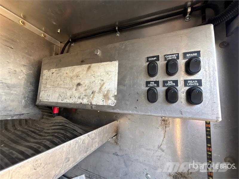 Ford F-350 XLT 4x4 Extended Cab Service Truck Camions et véhicules municipaux
