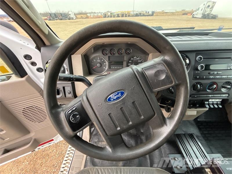 Ford F-350 XLT 4x4 Extended Cab Utility Truck Ldv/dropside