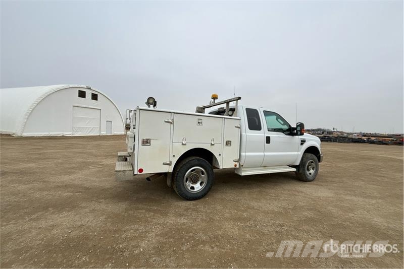 Ford F-350 XLT 4x4 Extended Cab Utility Truck Ldv/dropside