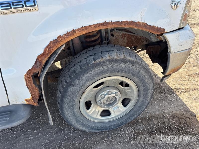 Ford F-350 XLT 4x4 Extended Cab Utility Truck Пікапи / Бічне розвантаження