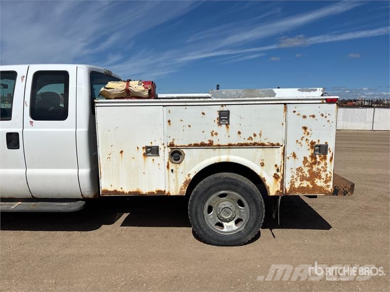 Ford F-350 XLT 4x4 Extended Cab Utility Truck Пікапи / Бічне розвантаження