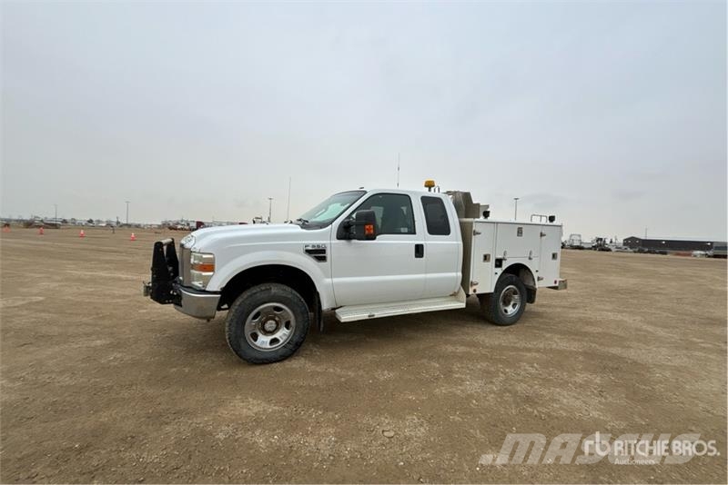 Ford F-350 XLT 4x4 Extended Cab Utility Truck Ldv/dropside