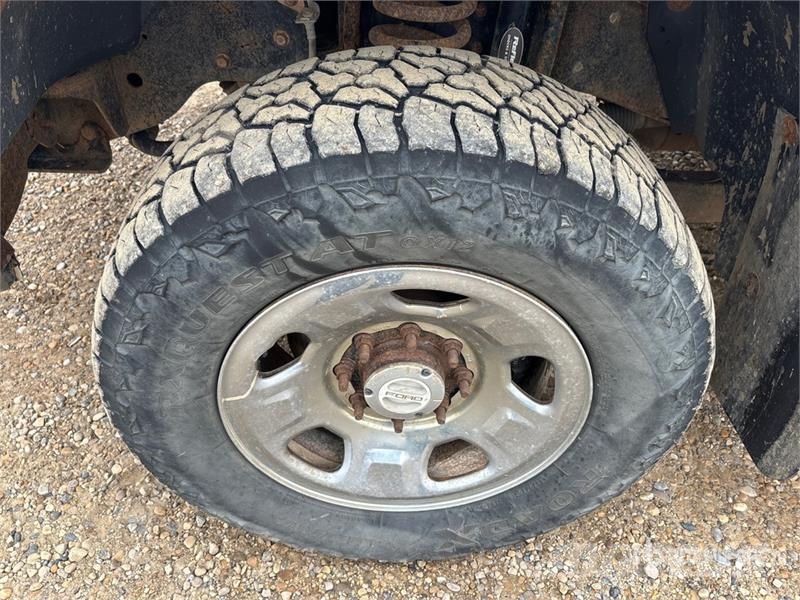 Ford F-350 XLT 4x4 Extended Cab Utility Truck Ldv/dropside