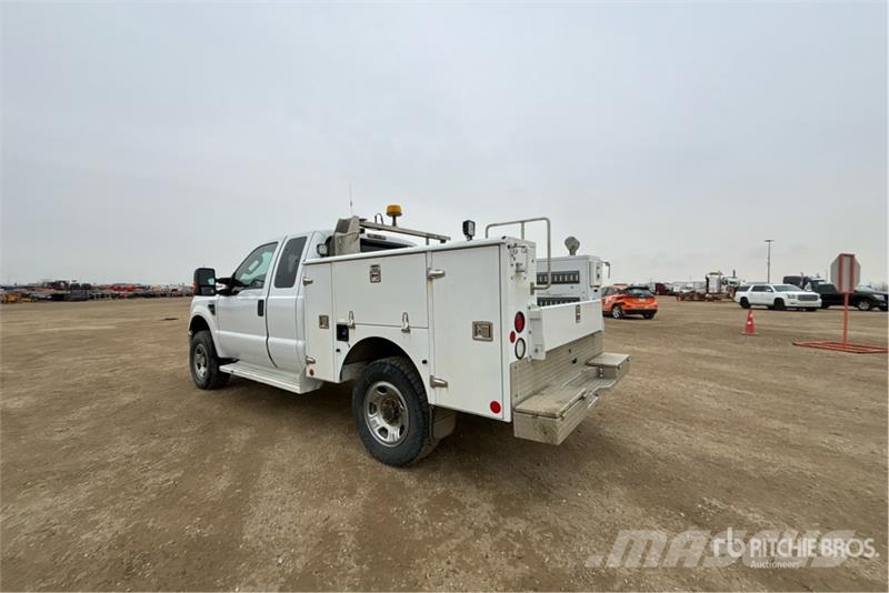 Ford F-350 XLT 4x4 Extended Cab Utility Truck Ldv/dropside