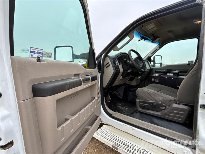 Ford F-350 XLT 4x4 Extended Cab Utility Truck Ldv/dropside