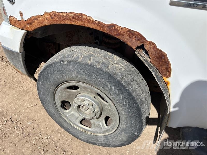 Ford F-350 XLT 4x4 Extended Cab Utility Truck Пікапи / Бічне розвантаження