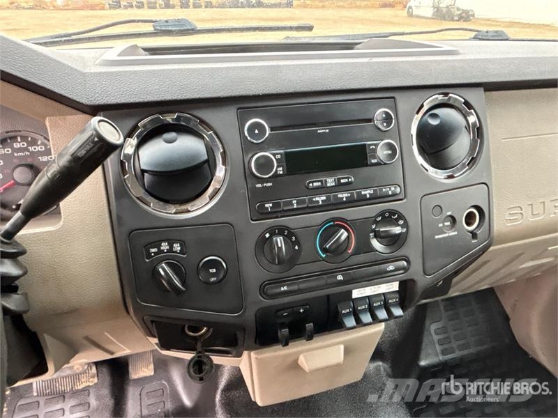 Ford F-350 XLT 4x4 Extended Cab Utility Truck Ldv/dropside
