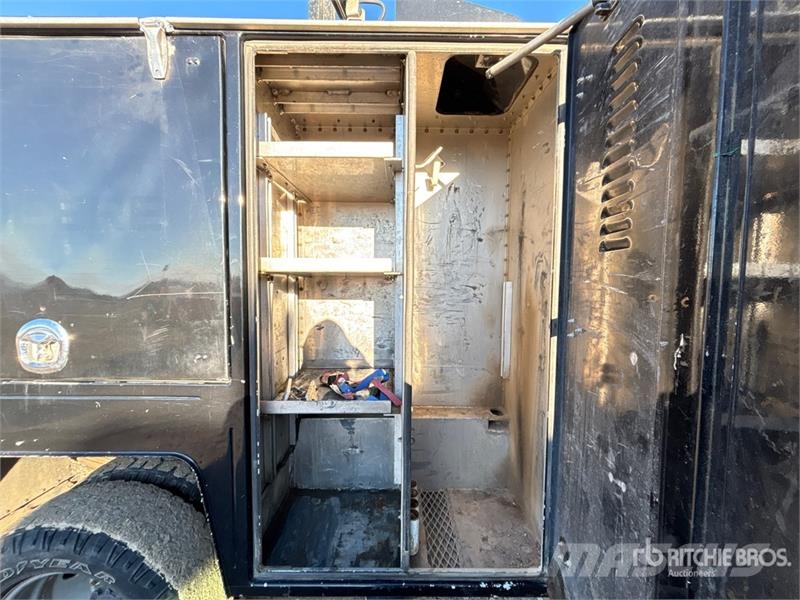 Ford F-350 XLT 4x4 Extended Cab Service Truck Комбинированные дорожные машины