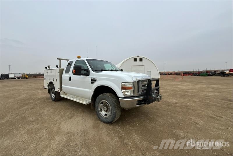 Ford F-350 XLT 4x4 Extended Cab Utility Truck Ldv/dropside