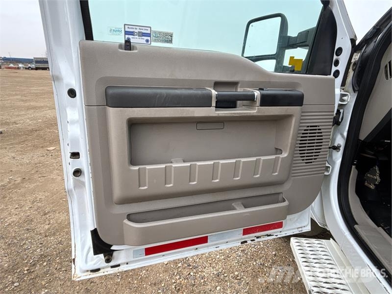 Ford F-350 XLT 4x4 Extended Cab Utility Truck Ldv/dropside