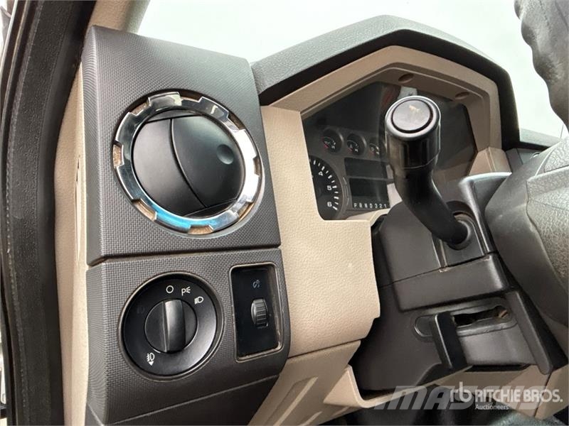 Ford F-350 XLT 4x4 Extended Cab Utility Truck Ldv/dropside